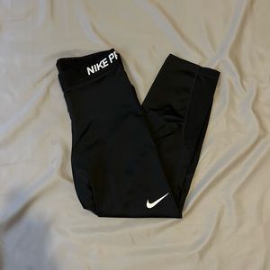 Nike Pro black leggings cropped